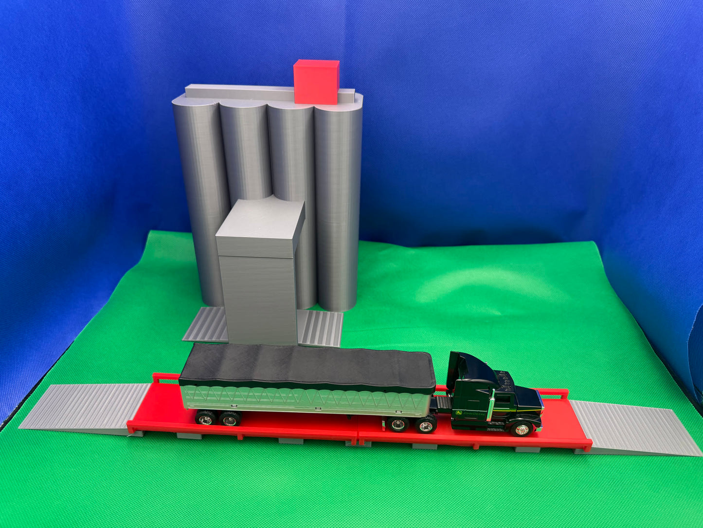 Model Grain Silo Play Set