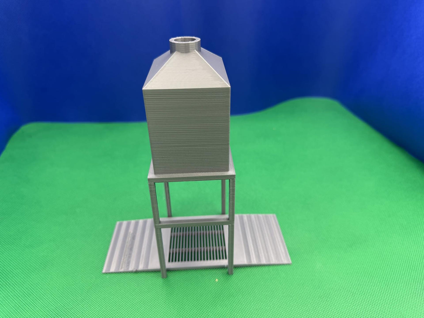 Miniature Toy Overhead Loadout Bin & Drive-Over Dump Pit