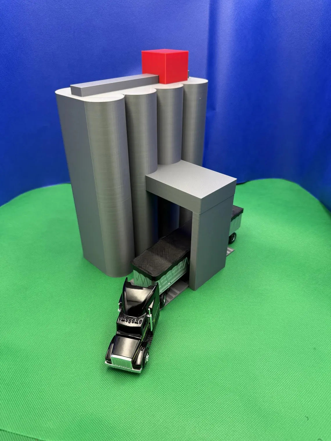 Model Grain Silo Play Set